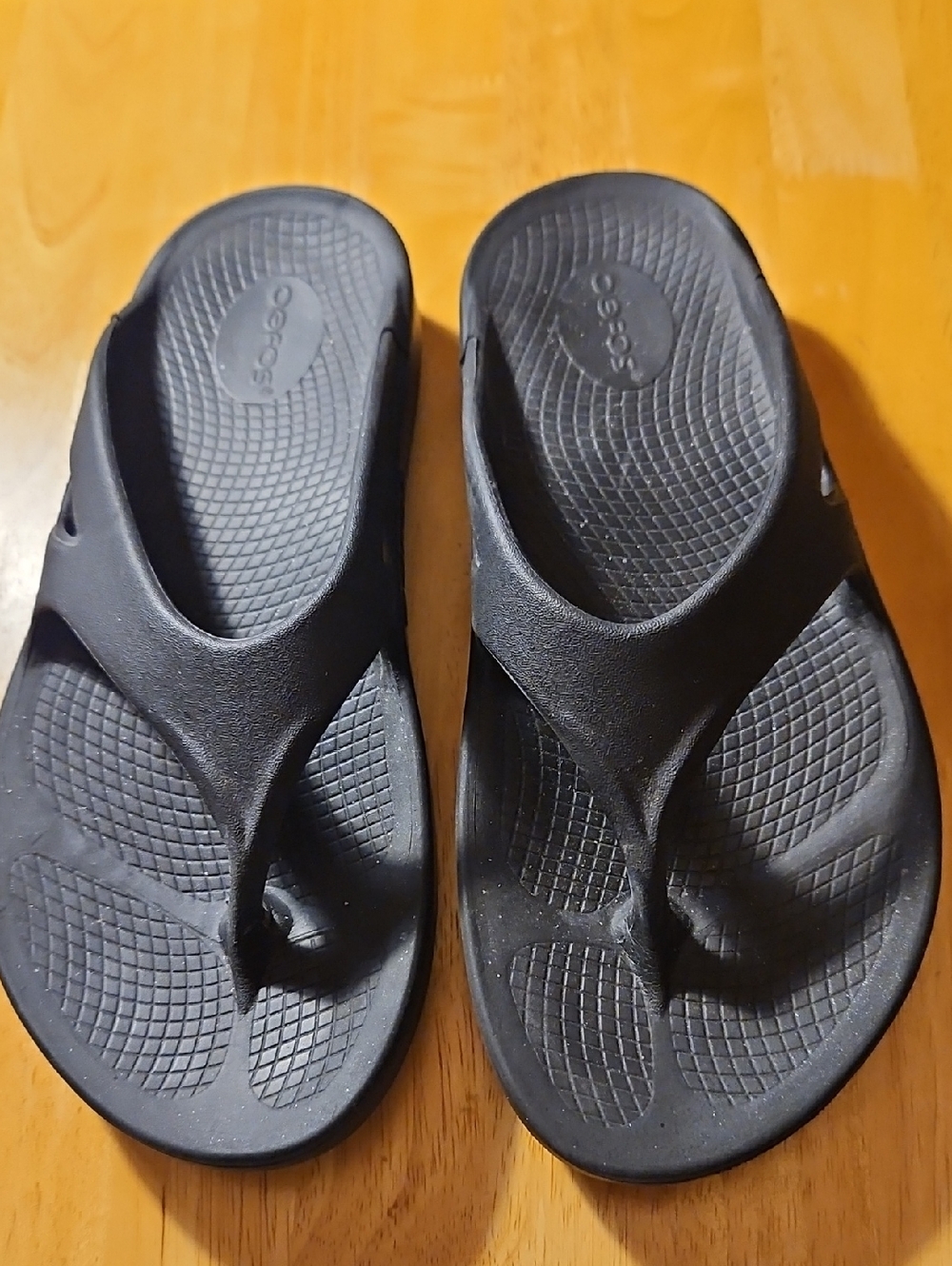 OOFOS Black OOlala Recovery Thong Sandals
